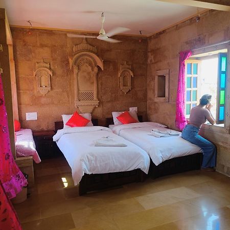 Mud Mirror Guesthouse Джайсалмер Экстерьер фото