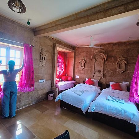 Mud Mirror Guesthouse Джайсалмер Экстерьер фото