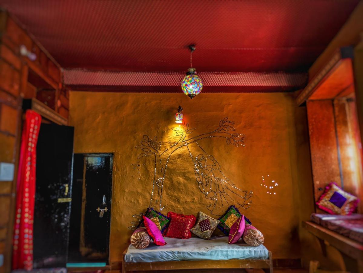 Mud Mirror Guesthouse Джайсалмер Экстерьер фото