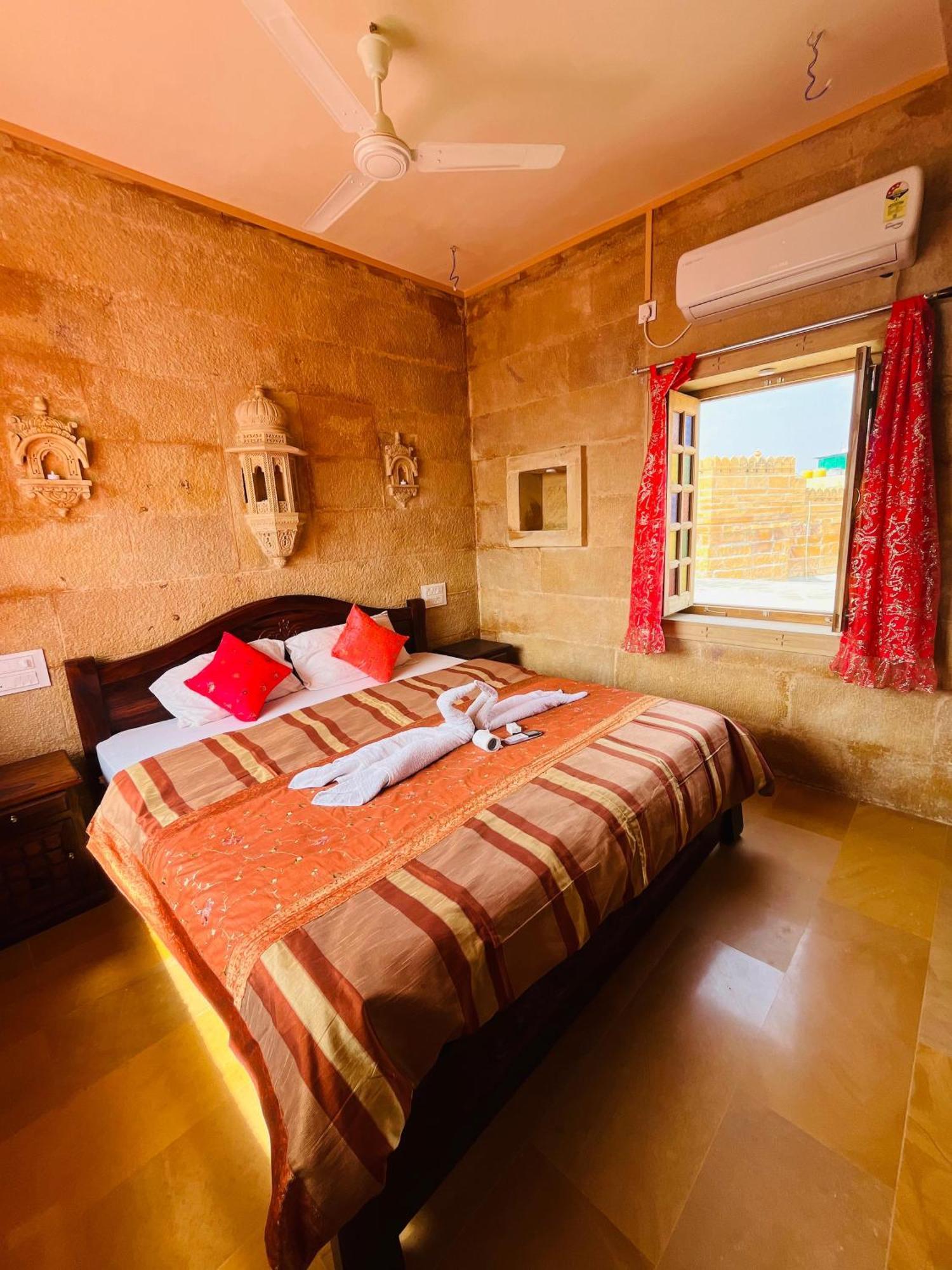 Mud Mirror Guesthouse Джайсалмер Экстерьер фото