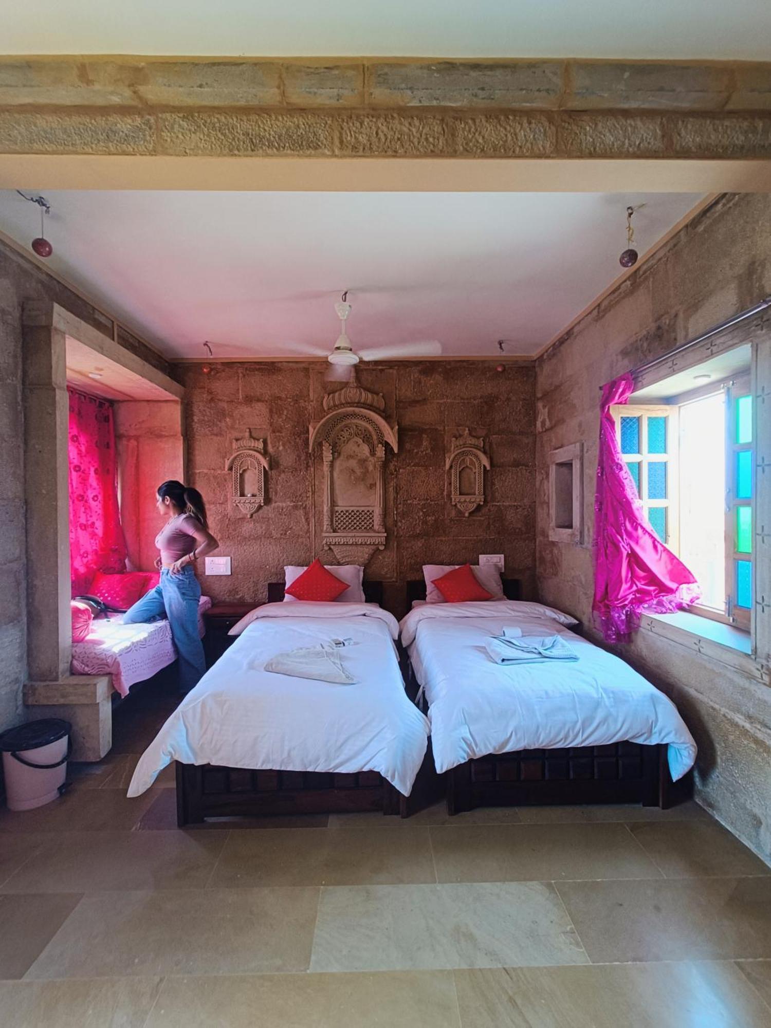 Mud Mirror Guesthouse Джайсалмер Экстерьер фото